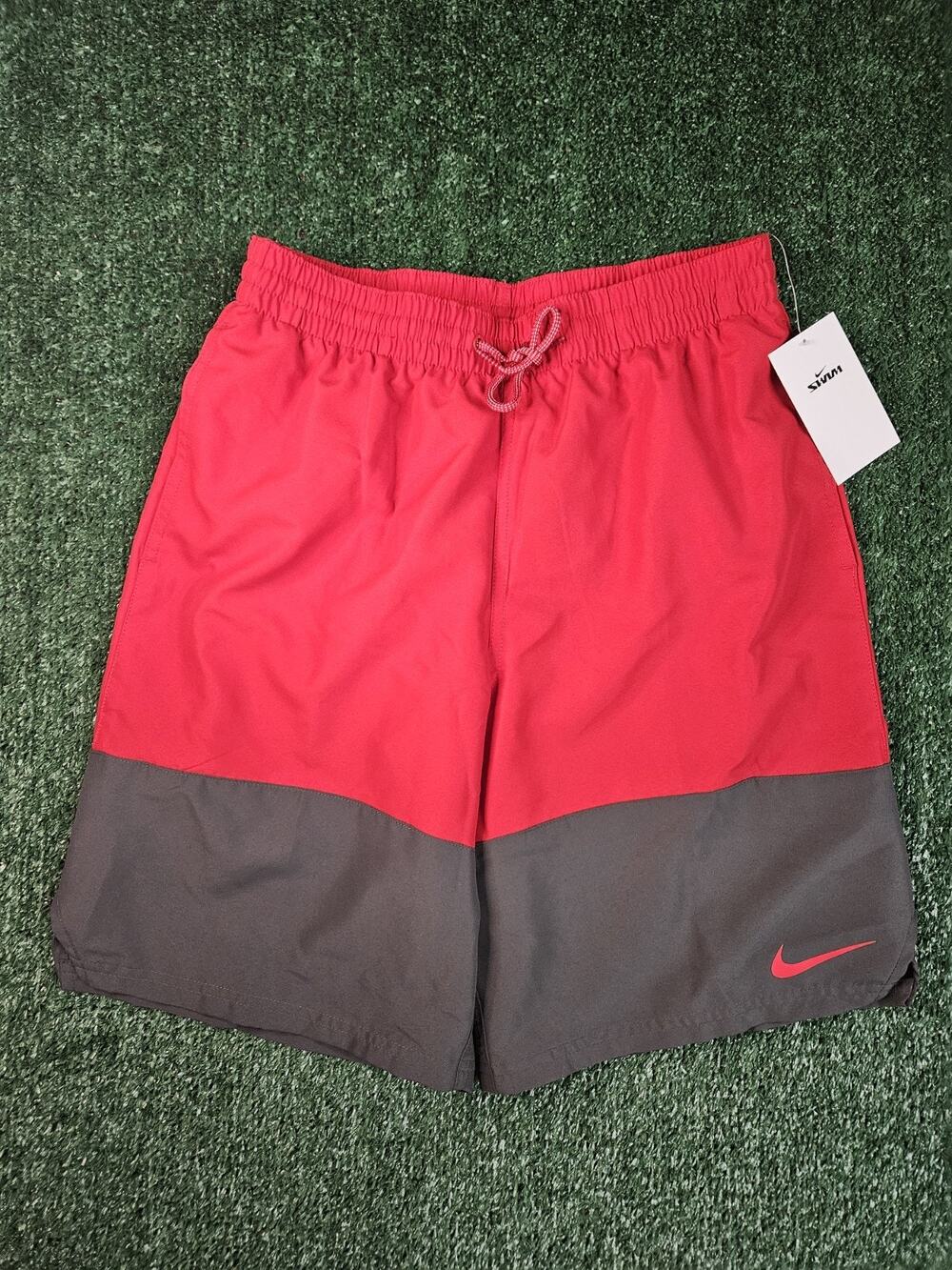 New Nike Men’s Split Color Block Swim Trunks. NESSB450 Sz Small